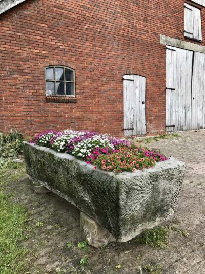 Bloembak van Bentheimer steen