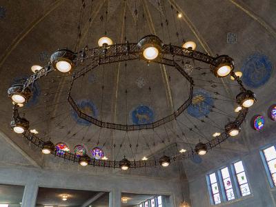 Synagoge plafond koepel met lampen