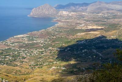 Erice uitzicht op kust