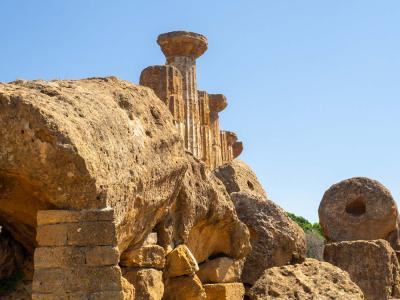 Tempel van Herakles met zuilenresten