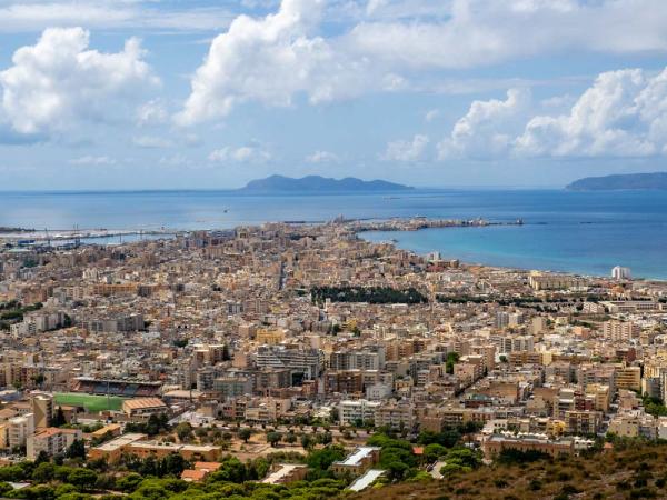 Trapani van boven