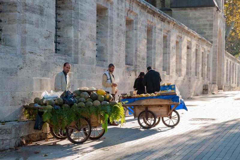 meloenventers naast de Süleymaniye moskee