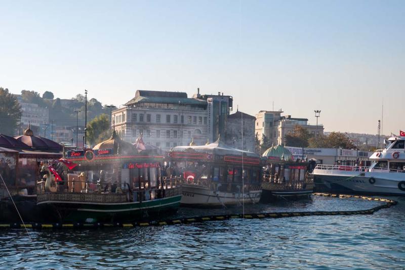 restaurantboten bij Galatabrug