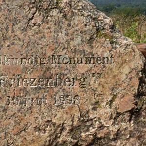 Friezenberg met steen, aardkundig monument