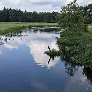 Dinkel door Singraven met wolkenspiegeling