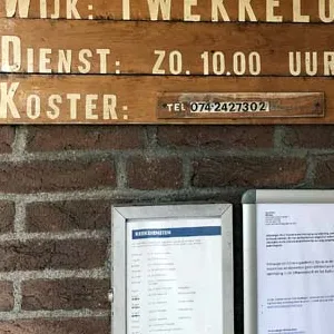  Twekkelo, bordje bij kerk