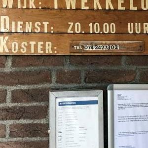  Twekkelo, bordje bij kerk