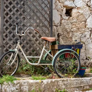 Lefkas fiets in dorpje
