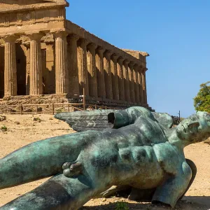 Tempel met icarus in brons