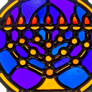 Synagoge glas-in-lood detail menora