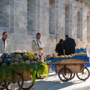 meloenventers naast de Süleymaniye moskee