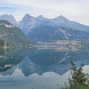 Lago di Molveno vanaf de zuidpunt